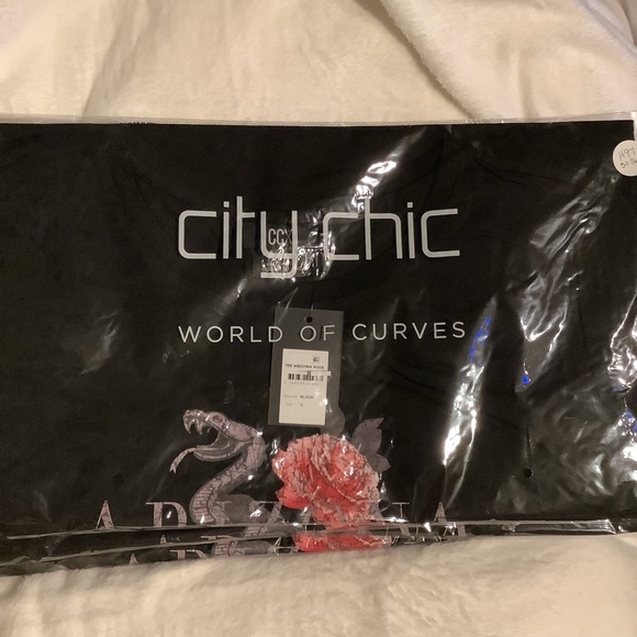 City Chic CCX 16W-24W Hi Lo Black Arizona Rose and Serpent Tee H97.8 - Picture 7 of 8